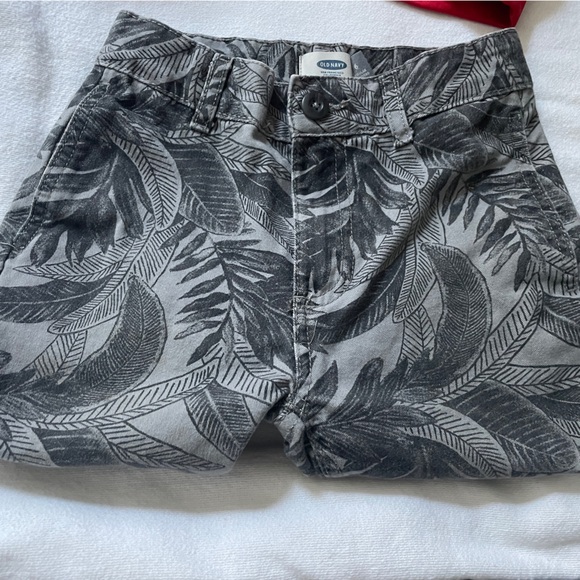 Boys 6/7 Bundle - Phillies Hoodie, Cotton Flannel, Navy Tee, Shorts, Pull Pants - Picture 8 of 16